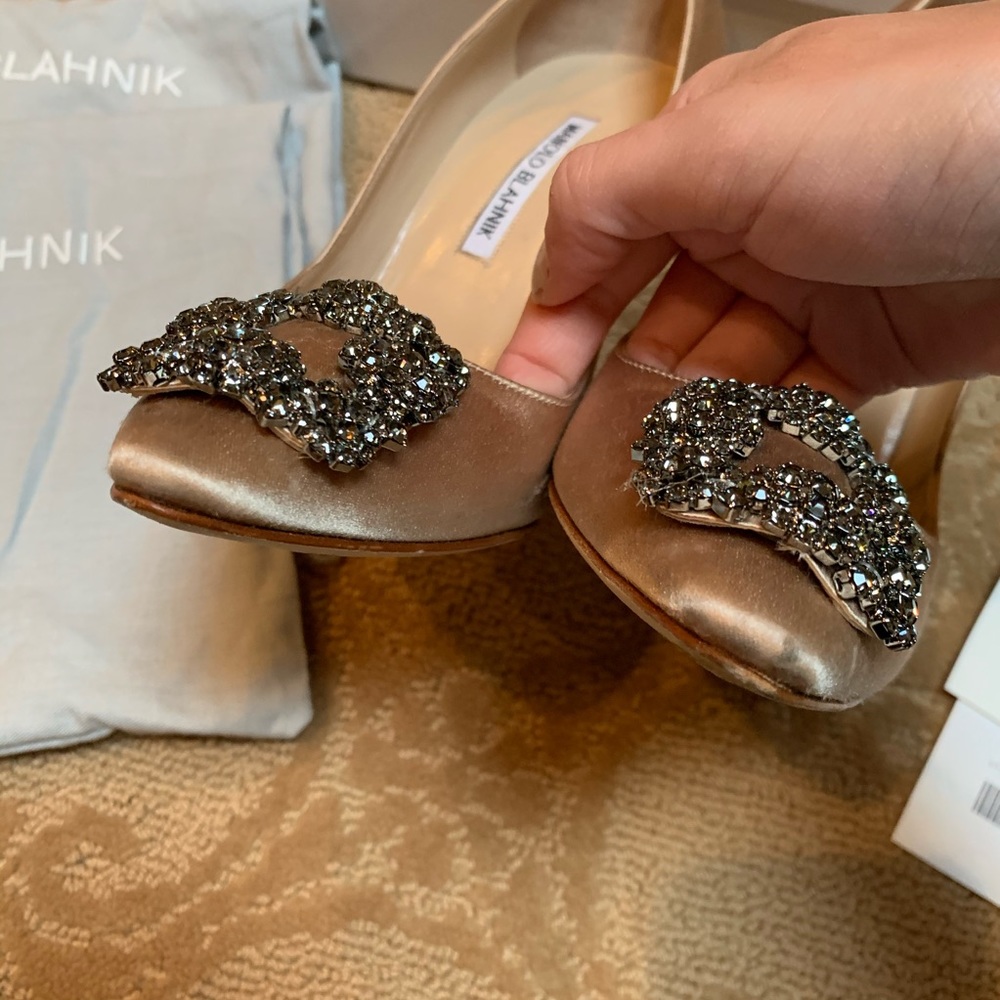 Manolo Blahnik hangisi champagne satin pumps - Picture 3 of 8